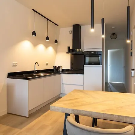 Centre - Catching * Hoorn (North Holland)